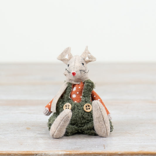 Cosy Sitting Mouse